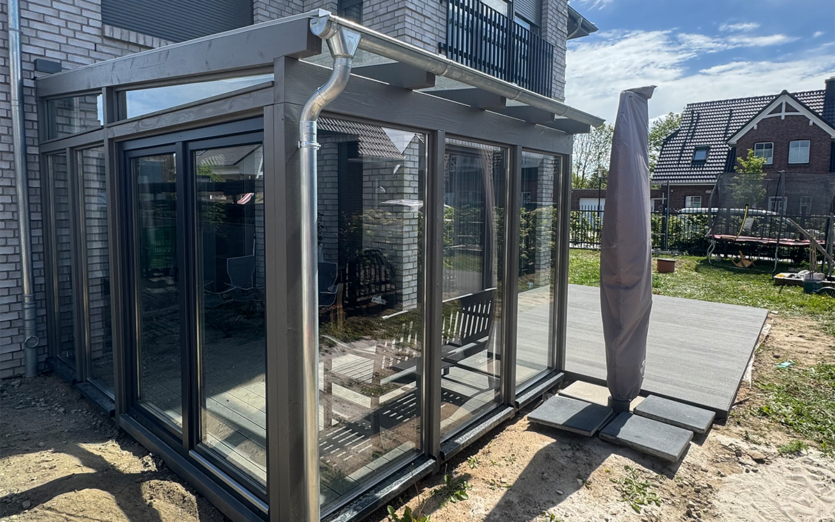 Wintergarten aus Holz und Glas