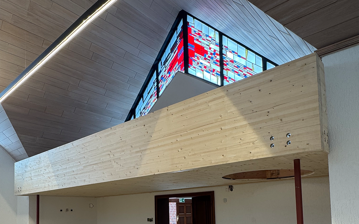 Emporenbau in einer Kirche